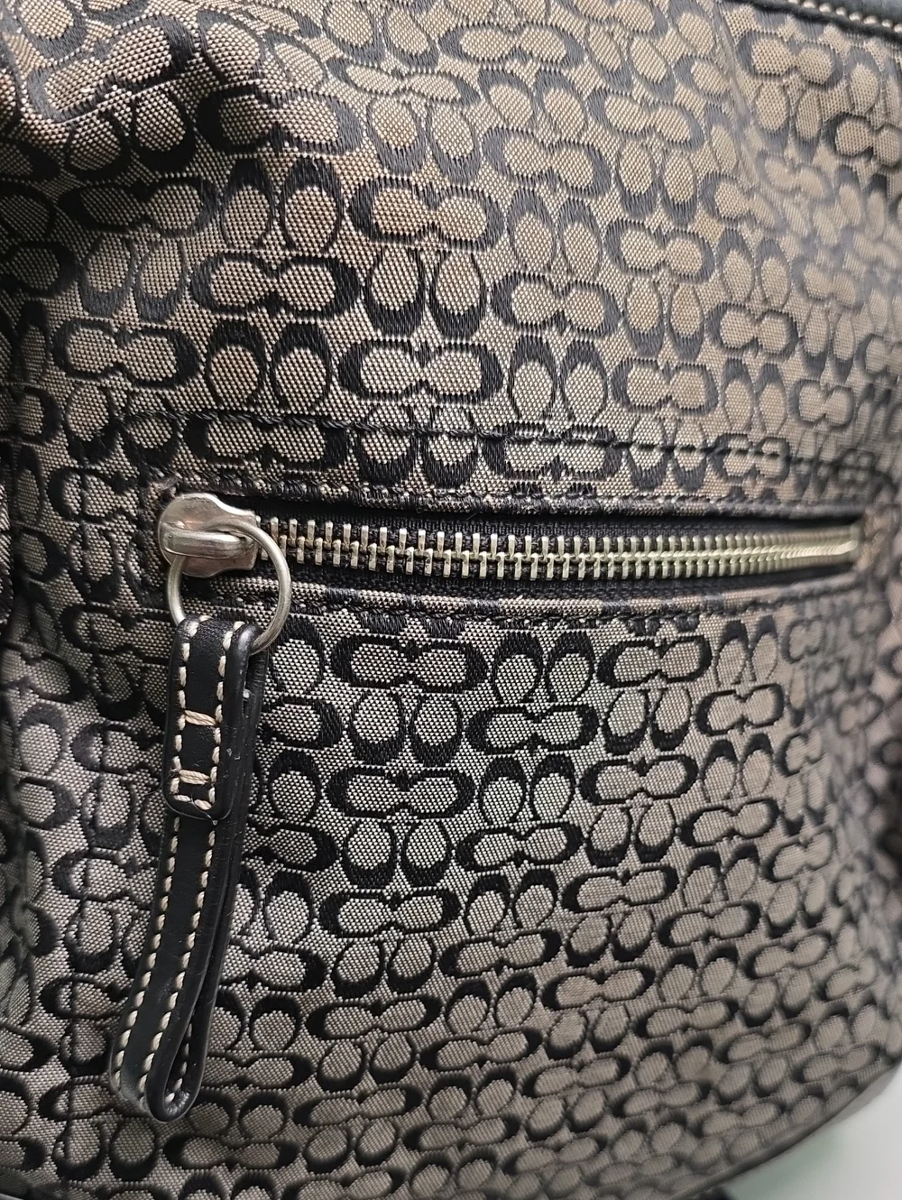 Coach F10944 Grey/Black Signature Print Crossbody Bag w/Matching SOHO Wristlet